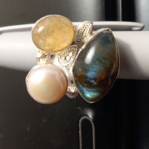 FABULOUS!Pearl and perfect gemstone in this size 9 ring(the best I can no finger